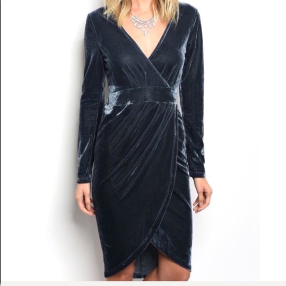 Lac Bleu Dresses & Skirts - ✨BLUE VELVET ✨LUSH VELVET FAUX WRAP DRESS-SLIP